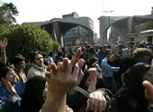 دانشجويان منتقد از دانشگاه اخراج مي شوند